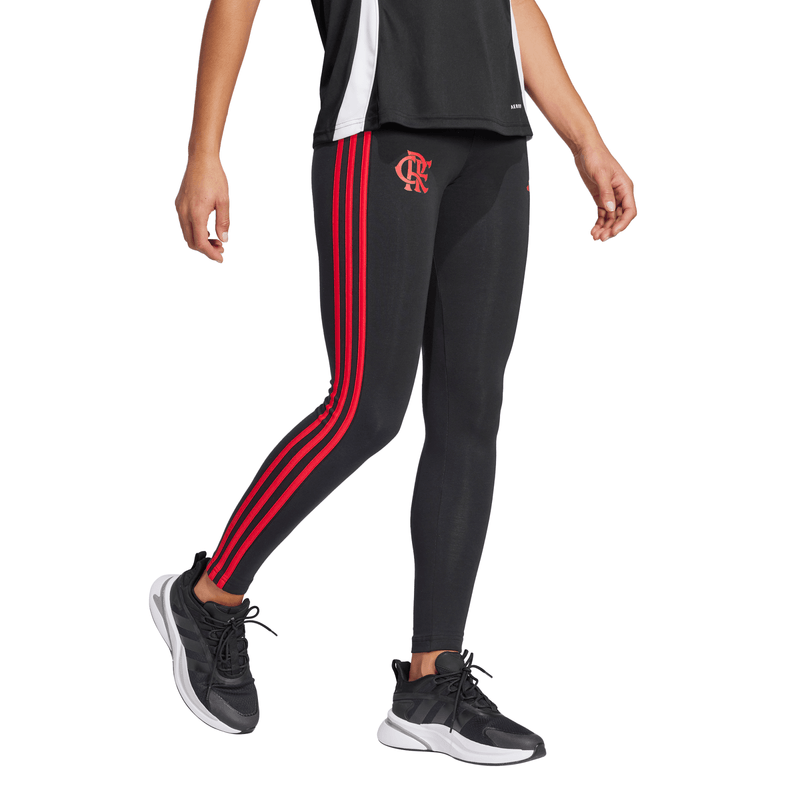 IT3826_8_APPAREL_On-Model_Walking-View_white.png