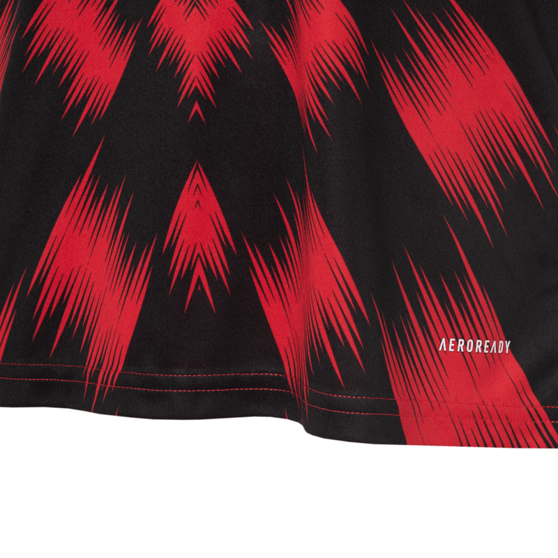 JE4160_5_APPAREL_Photography_Detail View 3_white.png